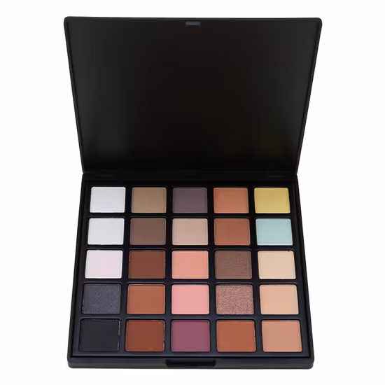 Maquillaje de ojos metálico brillante con lentejuelas altamente pigmentadas